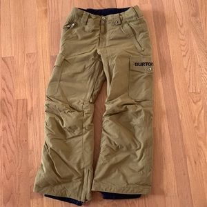 Burton Kids M (10-12) cargo style snowboarding pants.